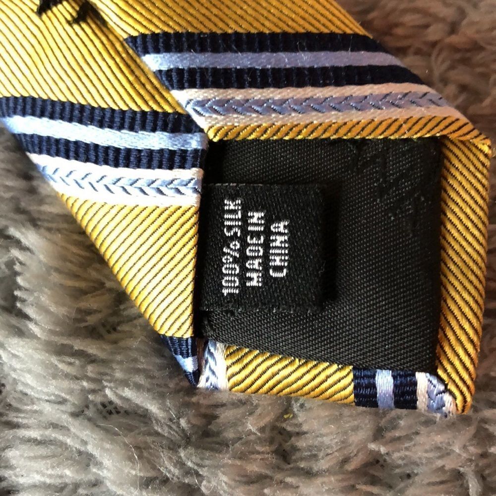 Preowned 💫JOS A BANKS💫100%silk tie - Picture 4 of 8